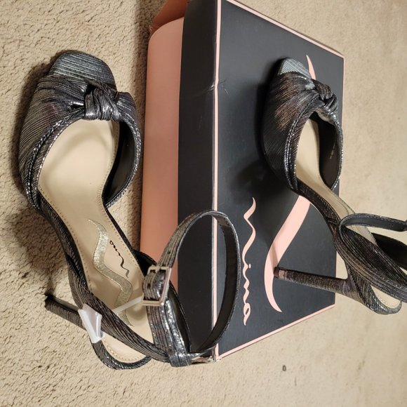 Nina Metallic Silver Keylah High Heels - Size 7 - Picture 2 of 2